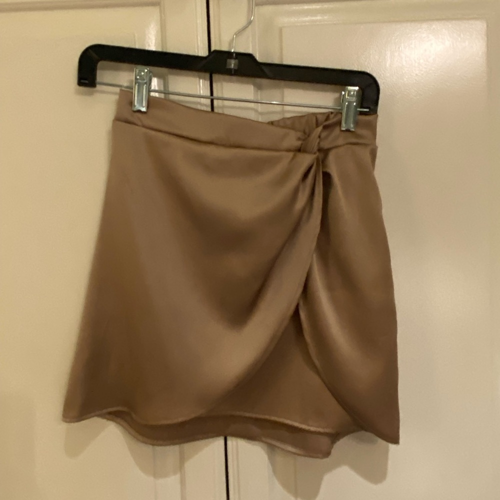 gold/brown skirt